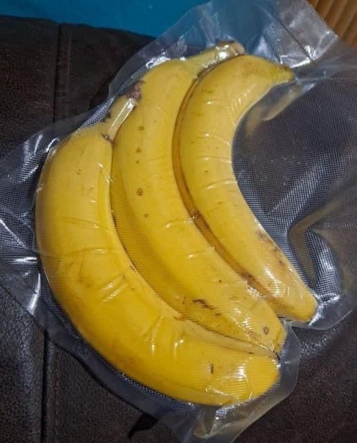 I vacuum sealed 3 bananas for no reason. When I cut